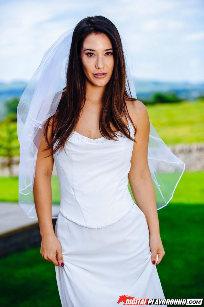 Eva Lovia wedding dress