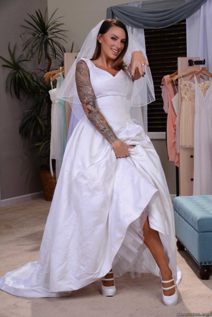Juelz Ventura wedding dress