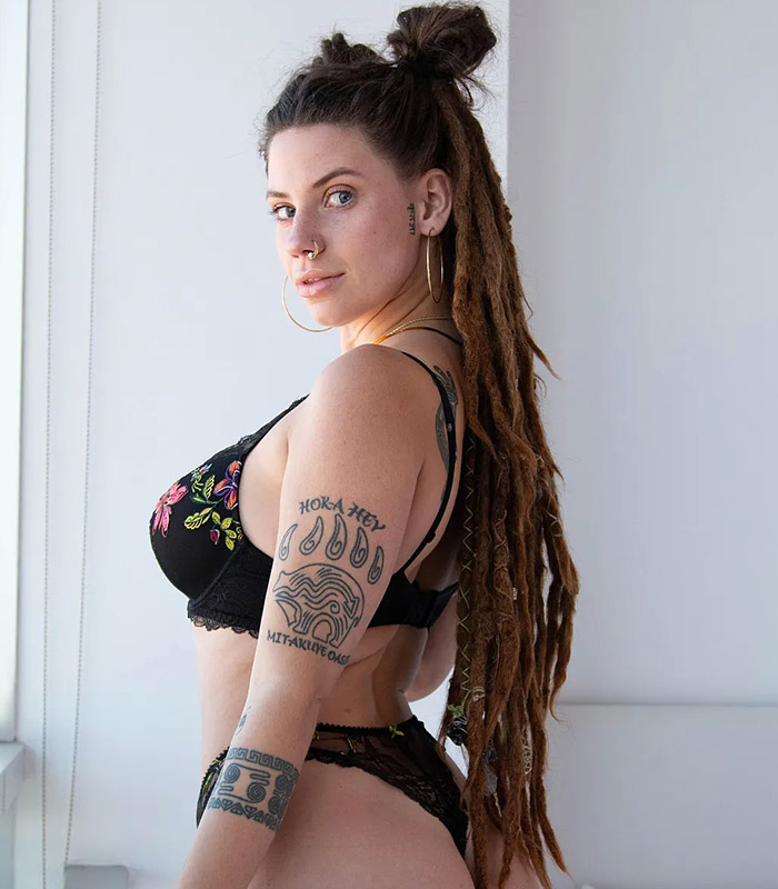 Top25Taurus-BornPornstars_IndicaFlower01